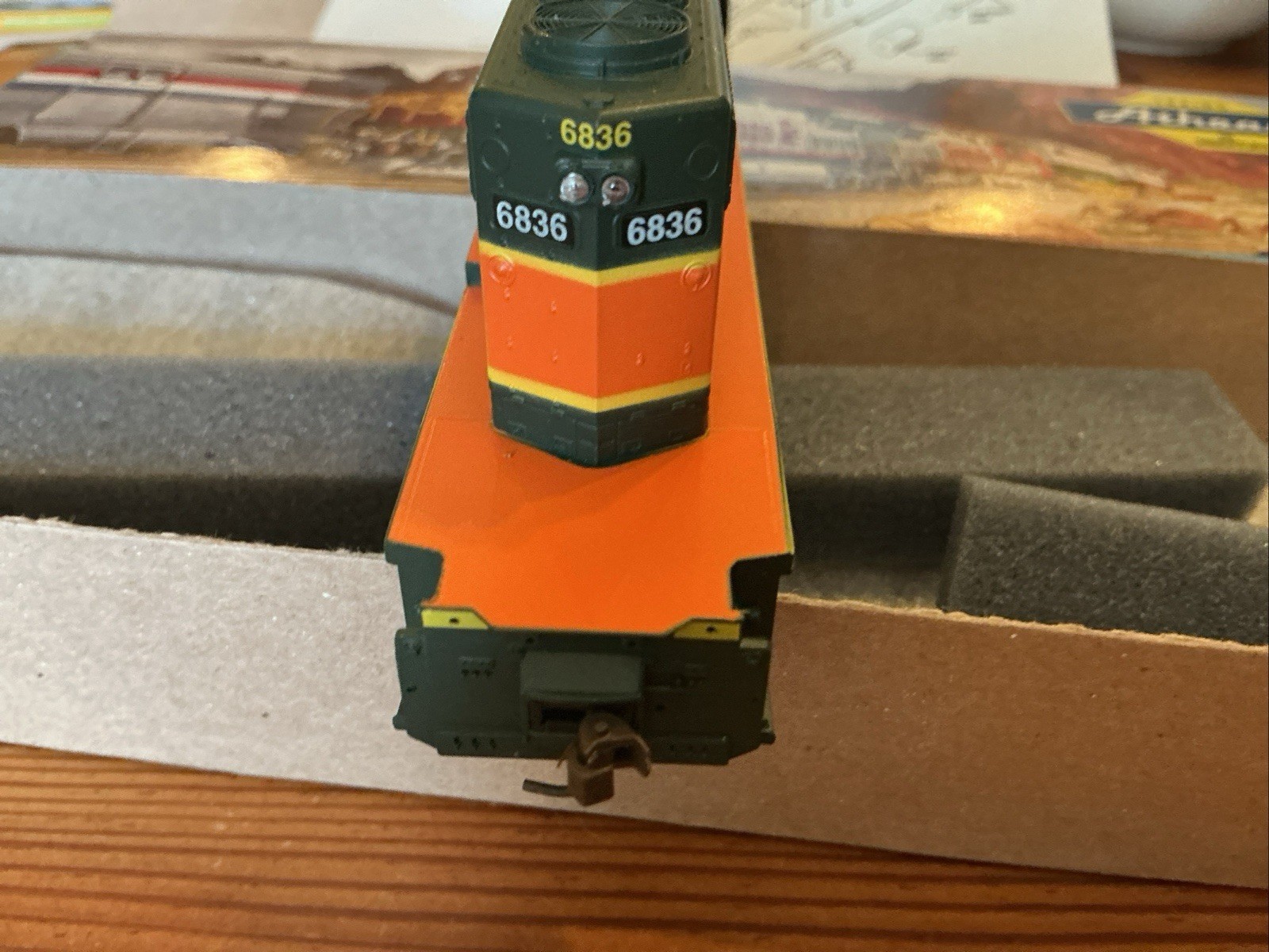 Athearn Sd40-2 Powered BNSF Locomotive #6915 NOS