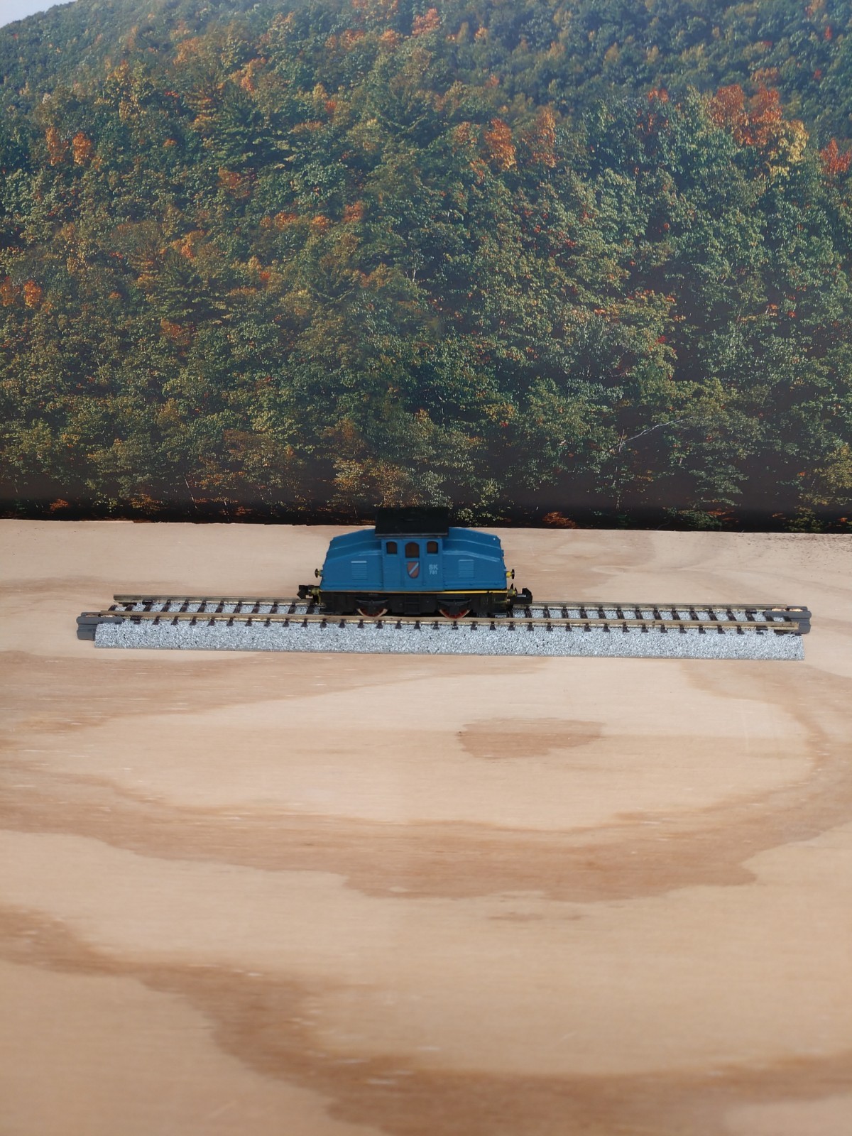 Arnold Rapido N scale European 2 axle center cab switcher – Item #0206 NEW
