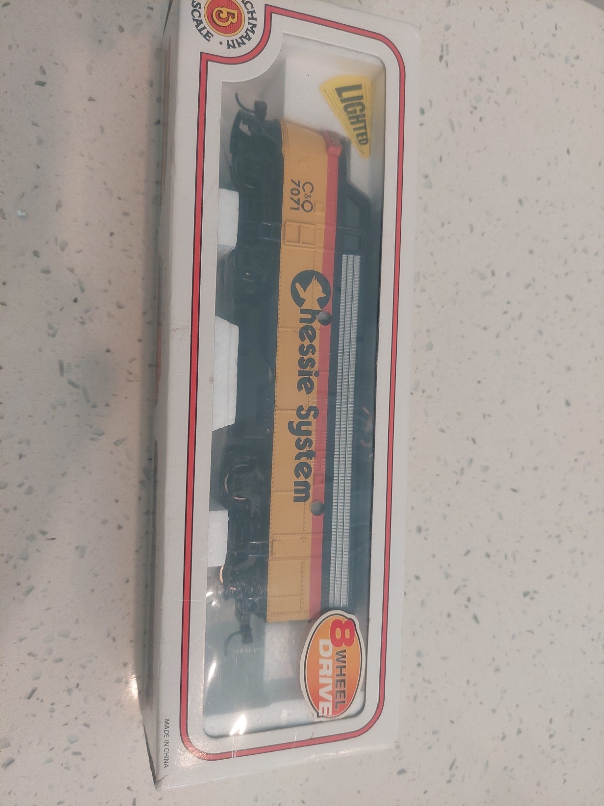 Bachman HO Scale Chessie System Locomotive C&O 7071 in Box Lighted #19287