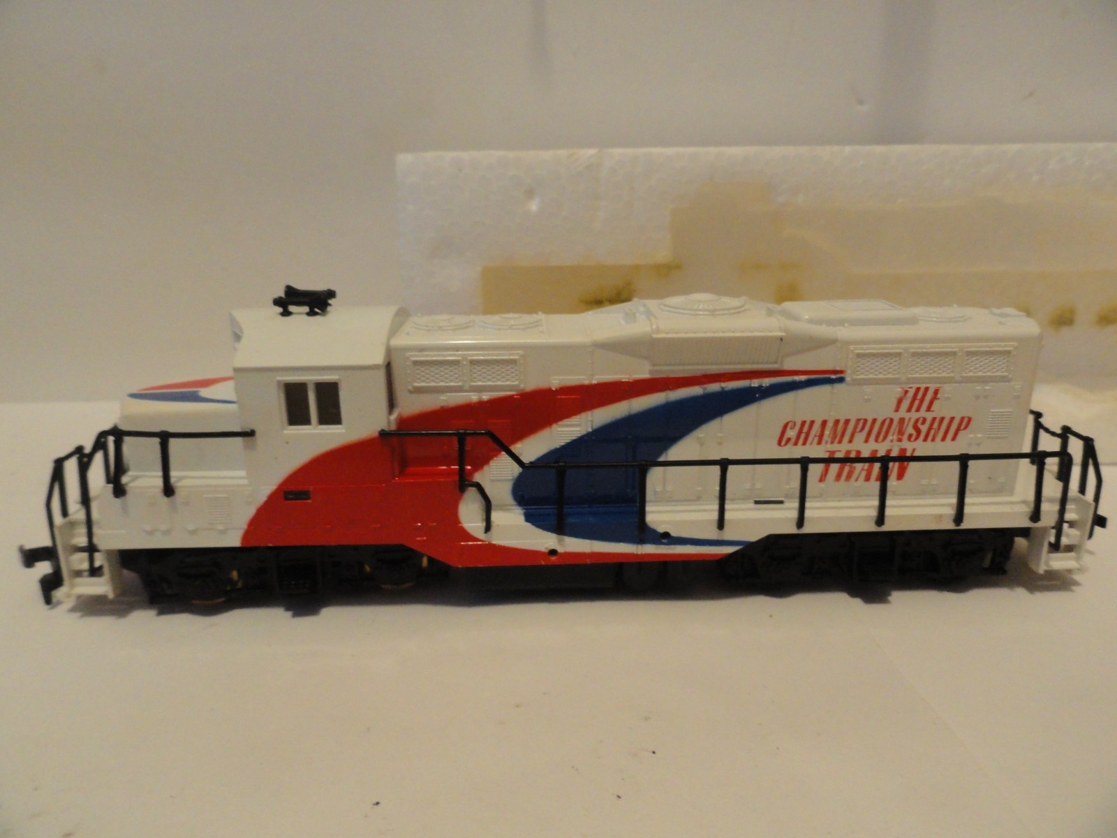 COX HO Championship Trails GP-9 Locomotive No. 6113-7 NIB Tested Runs & Lights