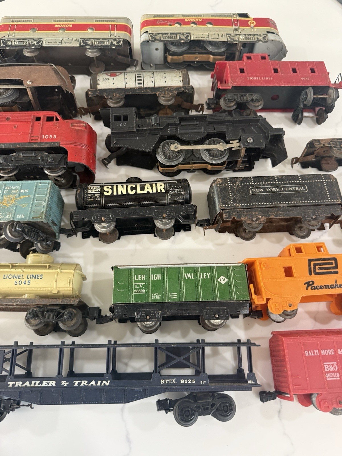 Vintage 1950s Train Lot of 18 Pieces – MARX, Lionel & More (AS IS) UNTESTED