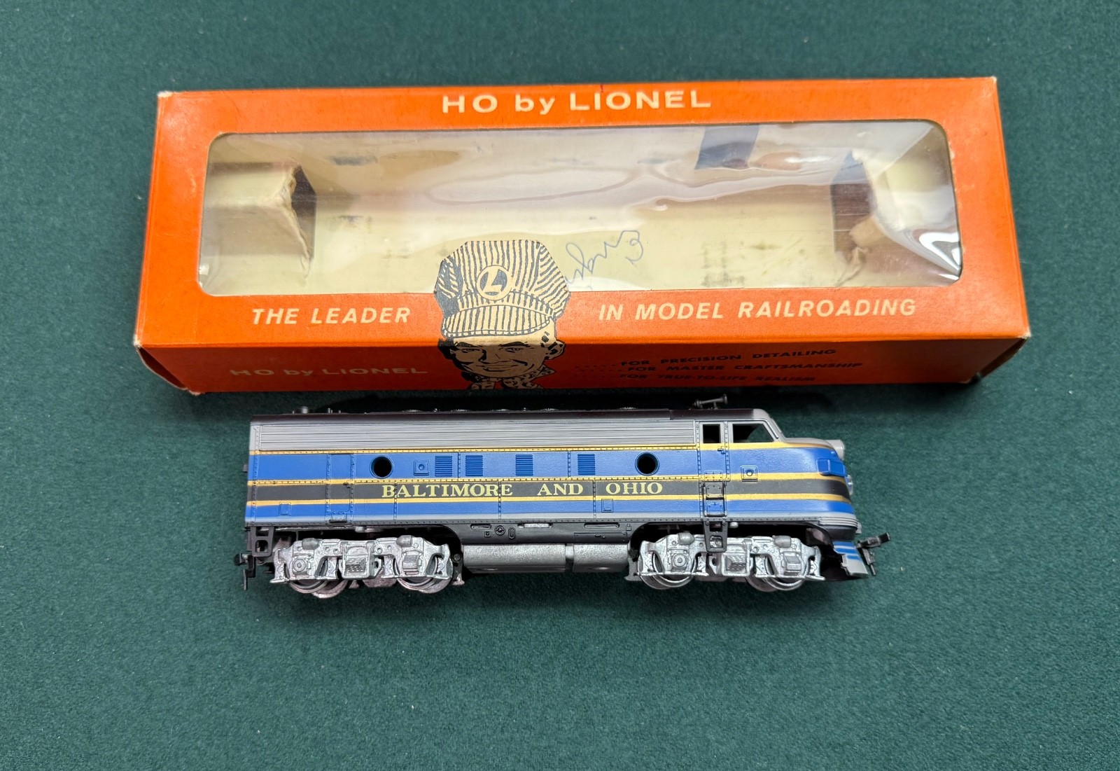 Lionel HO Baltimore and Ohio Diesel F-7 built by Athearn in 1958