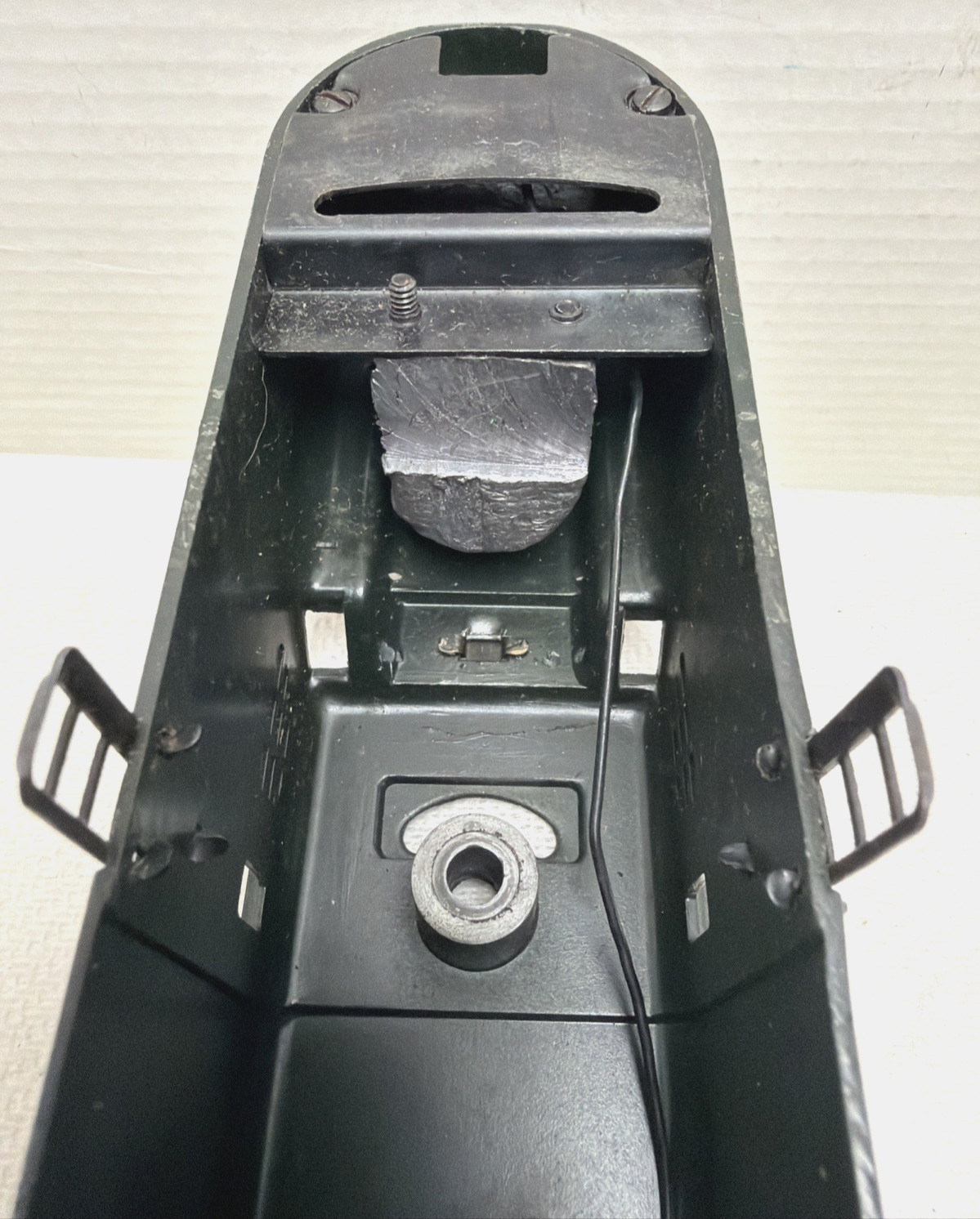 LIONEL ORIGINAL O-GAUGE 2332 GG-1 GREEN SHELL WITH WEIGHT & LIGHT BRACKETS