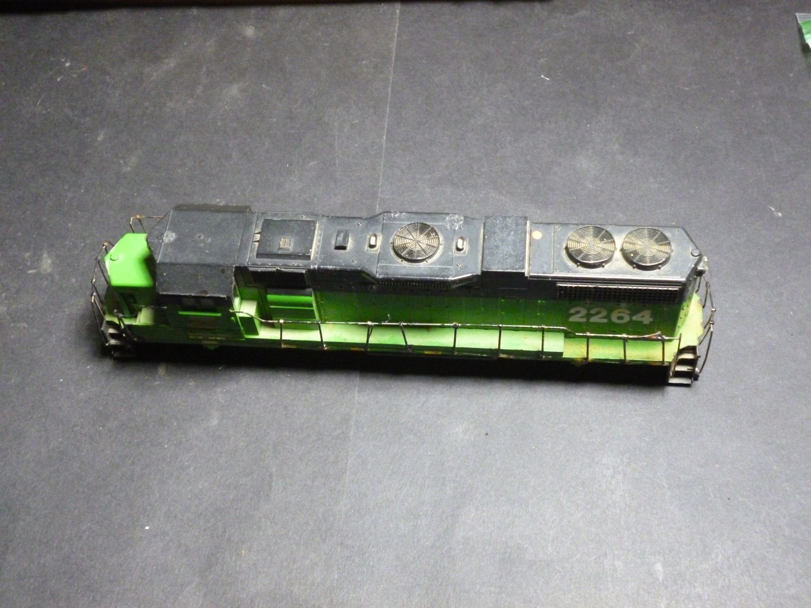 Ho Athearn Diesel locomotive GP38-2 Burlington Northern shell