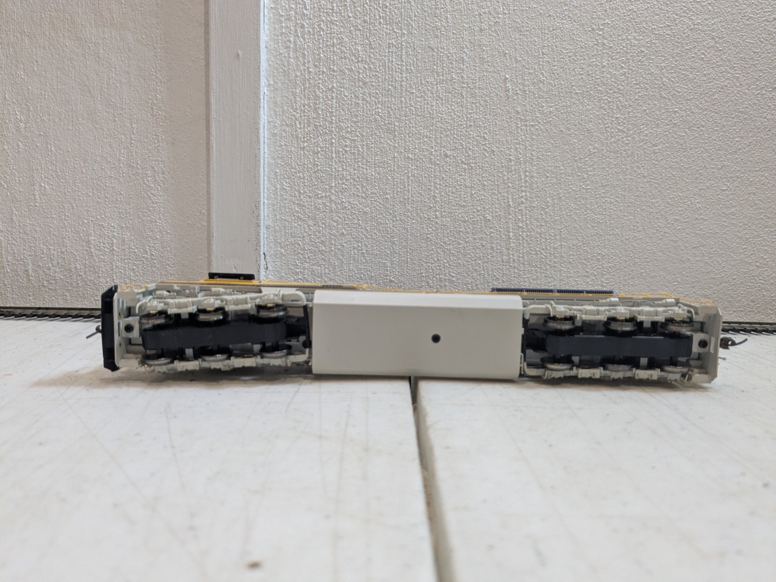 Genesis ATHG69269 – First Union Rail #102 SD70M-2 Diesel Locomotive – DC – HO