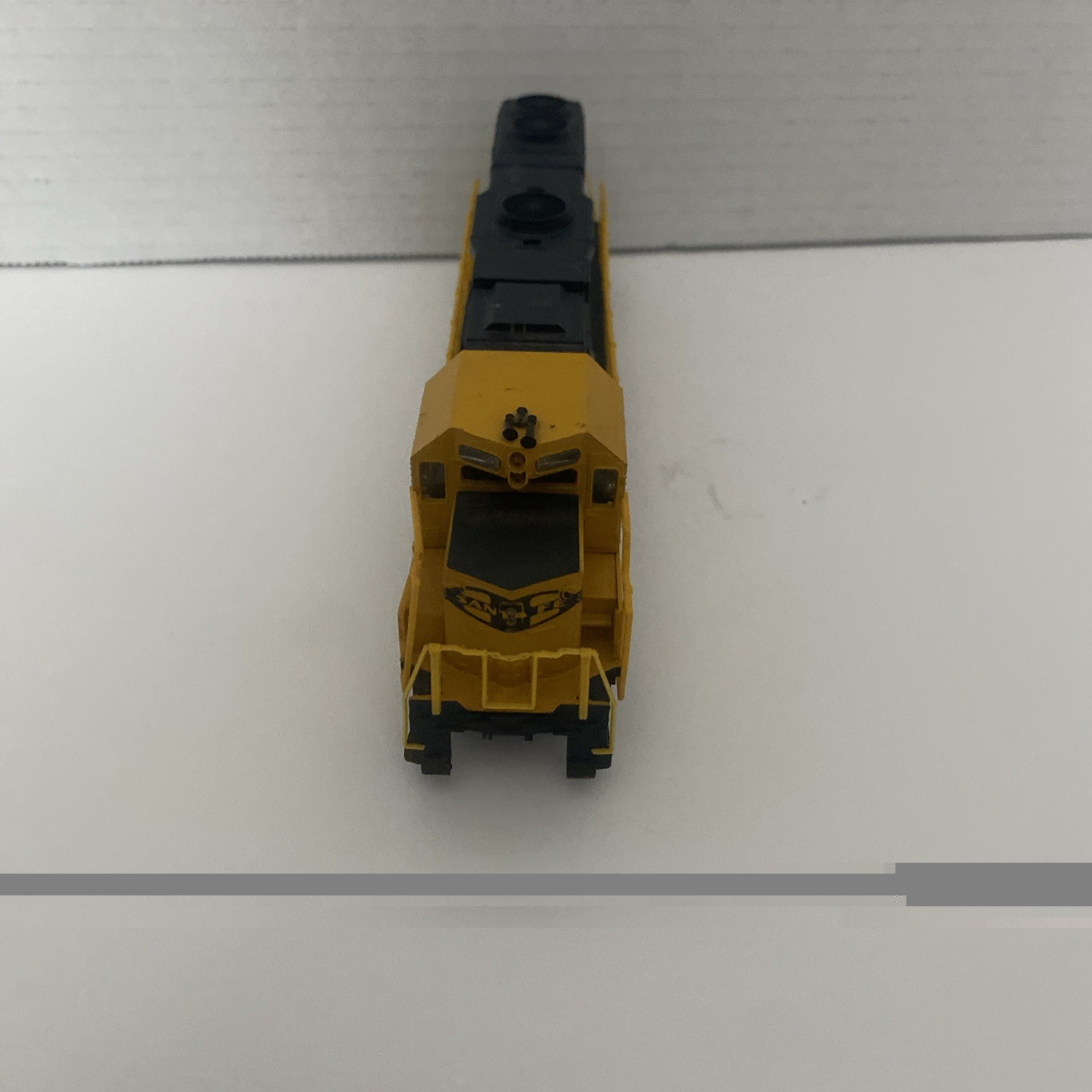 Life-Like HO Scale Santa Fe 3600 Diesel Locomotive Blue Yellow Train Engine