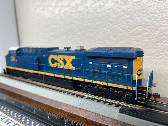 CSX TRANSPORATION – AC4400 ” CSX BLUE ” LOCO- DC/DCC ready – HO Scale -NEW RARE