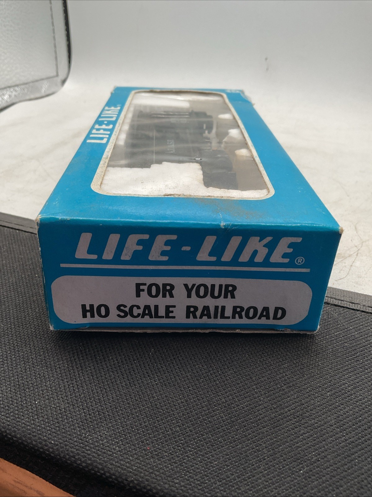 HO Dockside 0-4-0 AT & SF Steam Locomotive – Life-Like