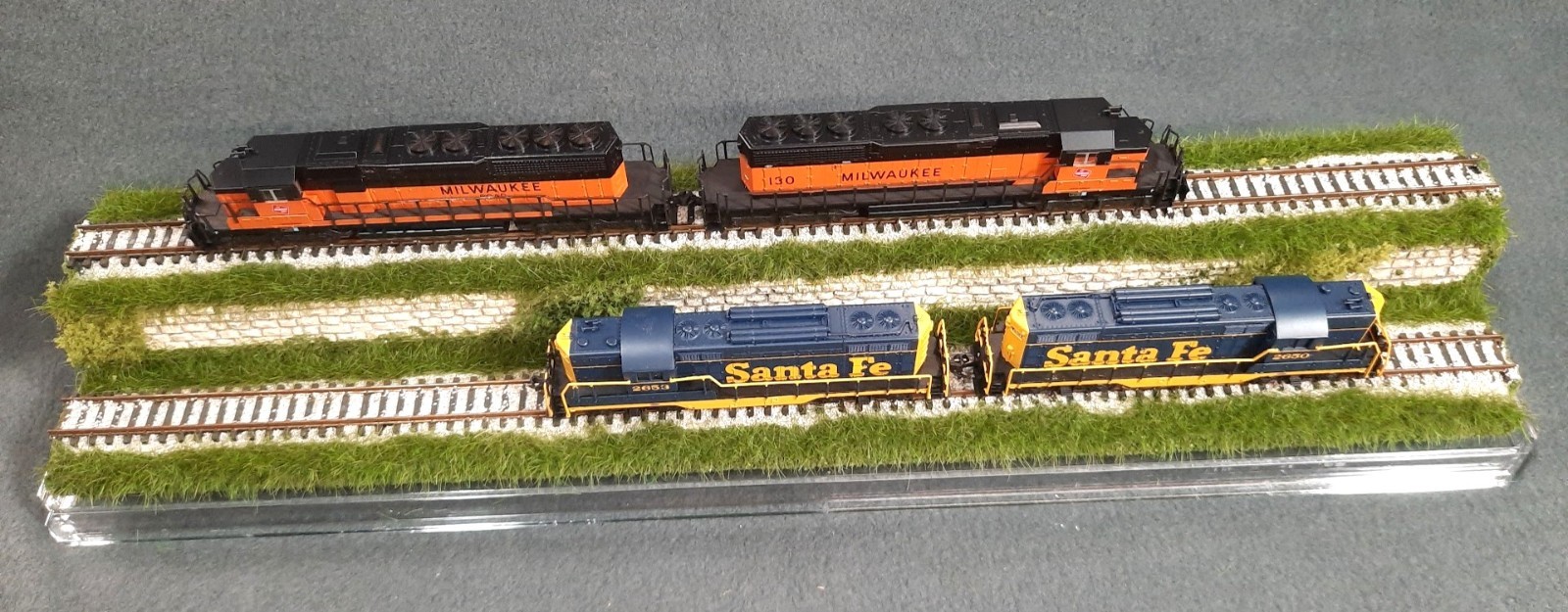 N SCALE 16″ 2-LEVEL TRACK -TALL GRASS-SUMMER SCENE-DISPLAY CASE FOR ANY N TRAINS