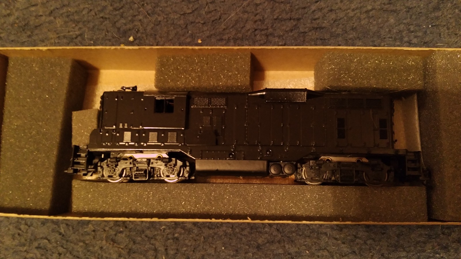 VINTAGE HO GP 7 or 9 TRAINS (BUNDLE OF 2) USED GOOD CONDITION