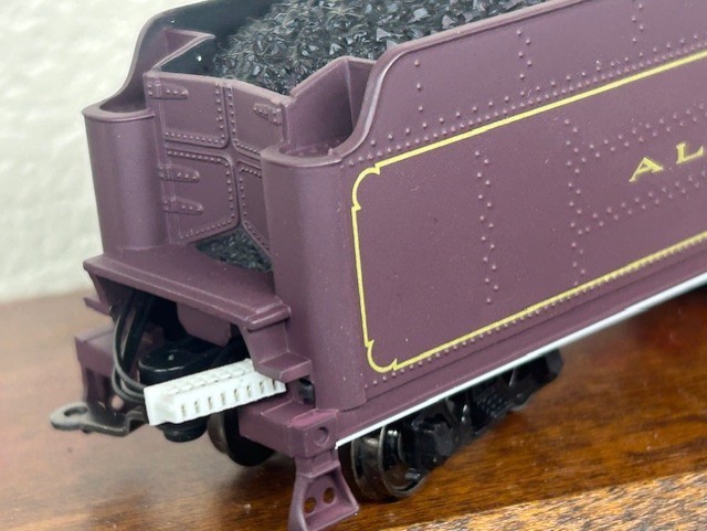 CHICAGO & ALTON LIMITED 4-6-2 STEAM LOCO DC/DCC Ready HO Scale ” GOLD ” NEW OOP