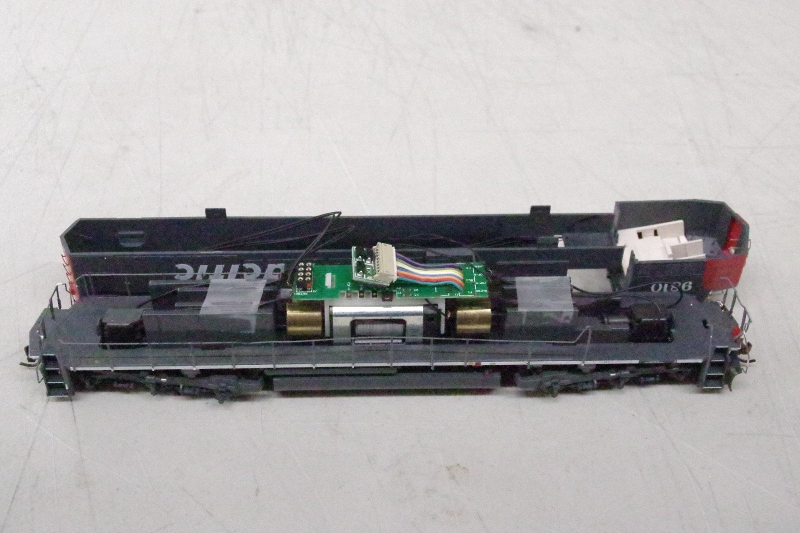 HO Athearn Genesis Southern Pacific SD70M Diesel Locomotive #9810 DCC Ready