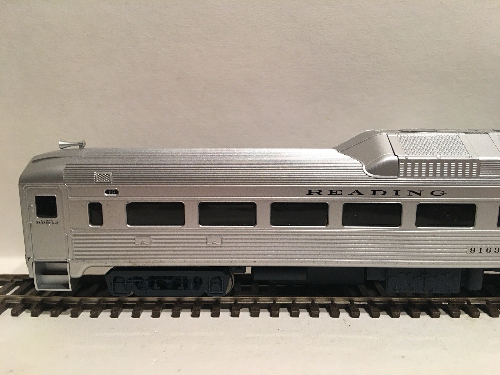 HO Proto 1000 Reading Company Budd RDC Powered Locomotive RDG #9163