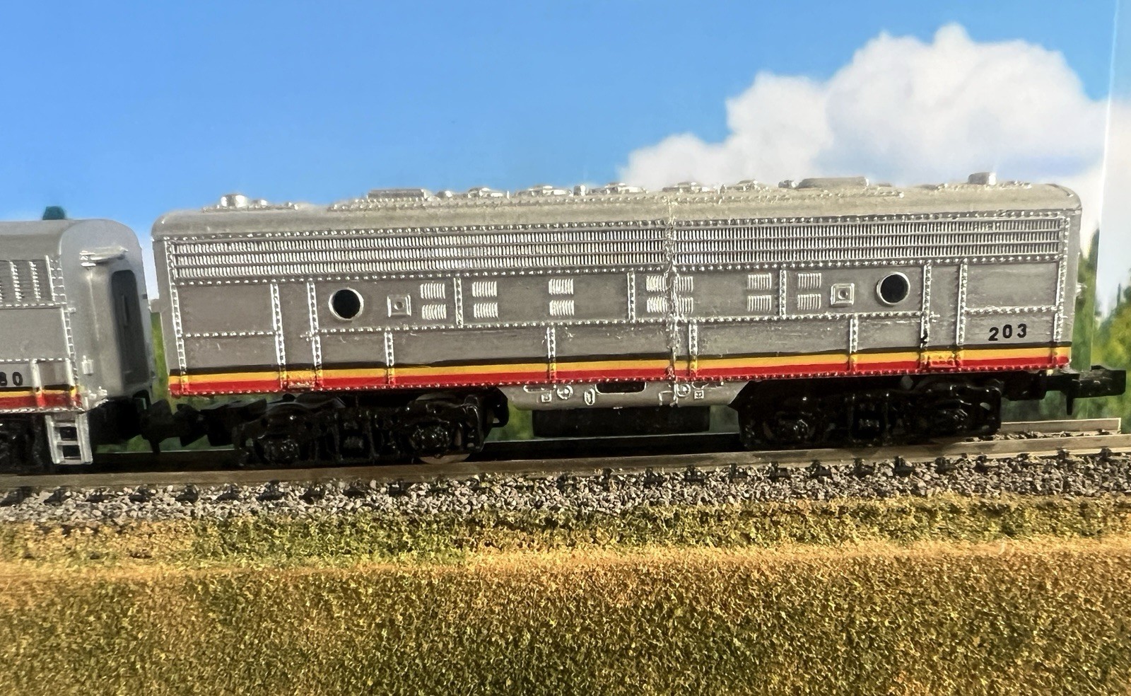 Warbonnet Diesel Engine #580 Mehano locomotive Santa Fe, F7 B-unit #203 N scale