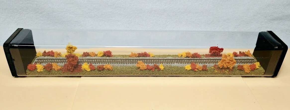 Z SCALE 14″ DISPLAY TUBE – ‘FALL FOLIAGE SCENE’- FOR ANY Z LOCOS AND CARS