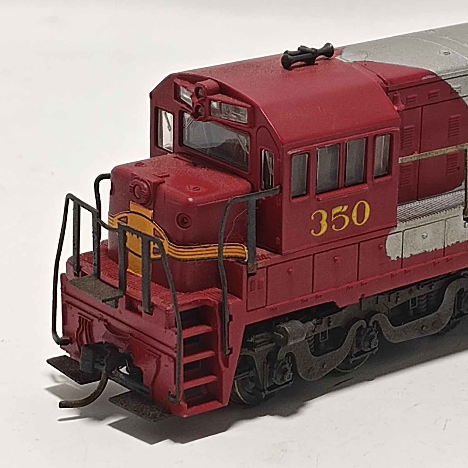 HO Scale Rivarossi 1823 Santa Fe Diesel Locomotive #350 Tested Runs Read Desc.