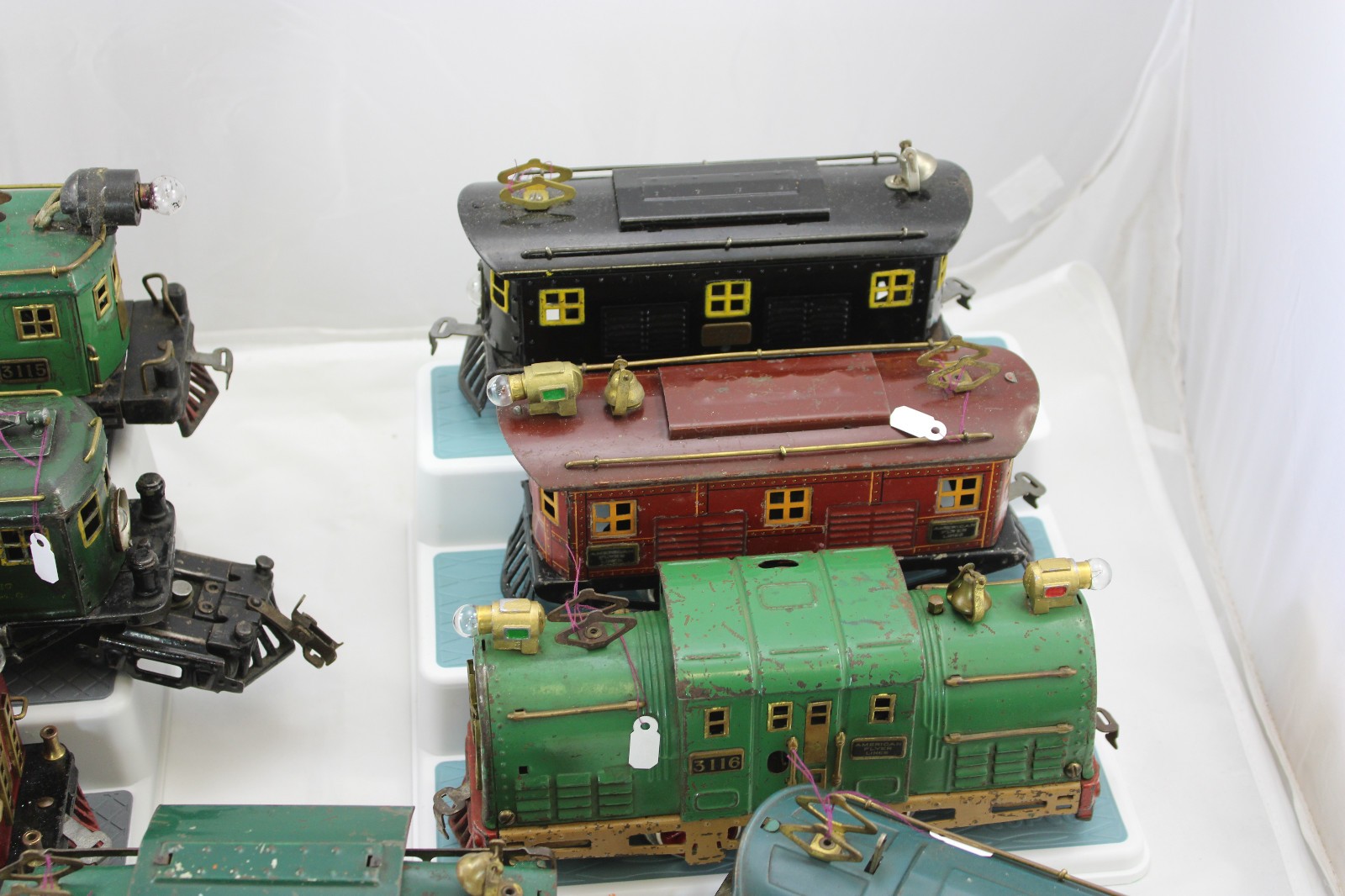O-Gauge – Pre-War American Flyer Engines and Passenger Cars – Choice