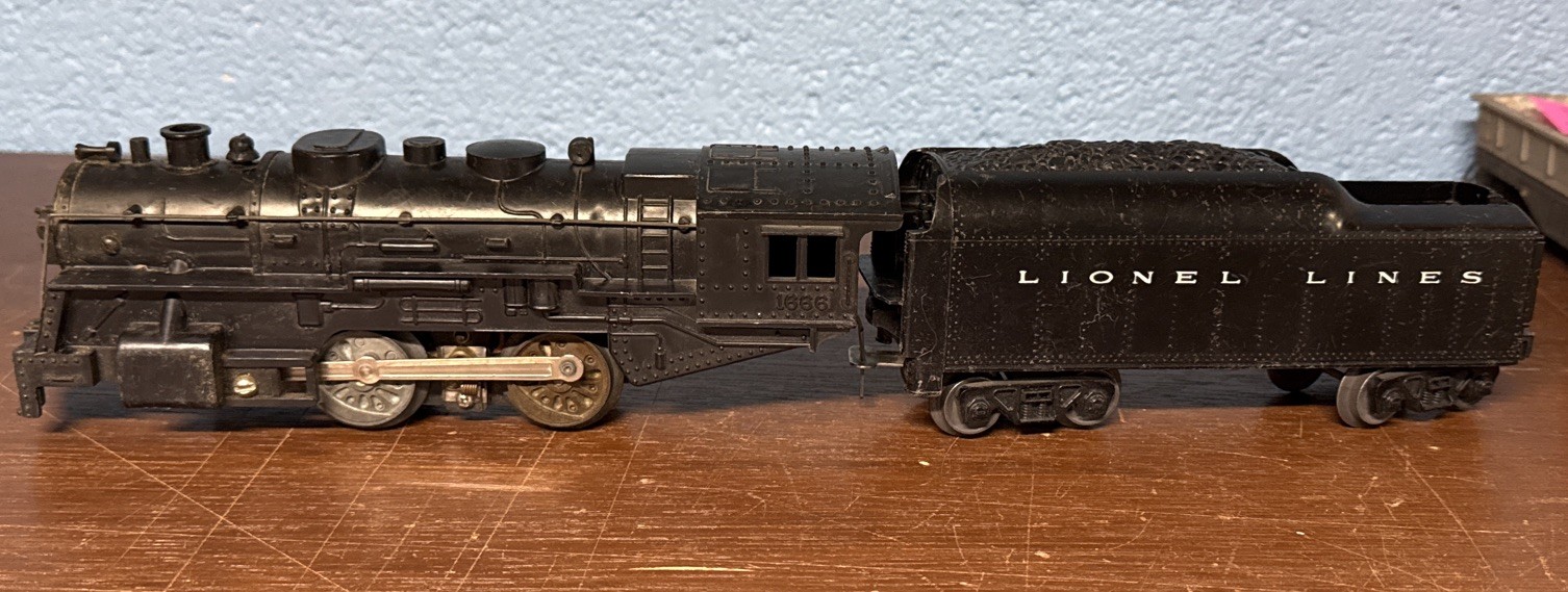 Marx 1666 O Gauge Model Railroad 2-4-2 Steam Engine w/Lionel Lines Tender (Read)