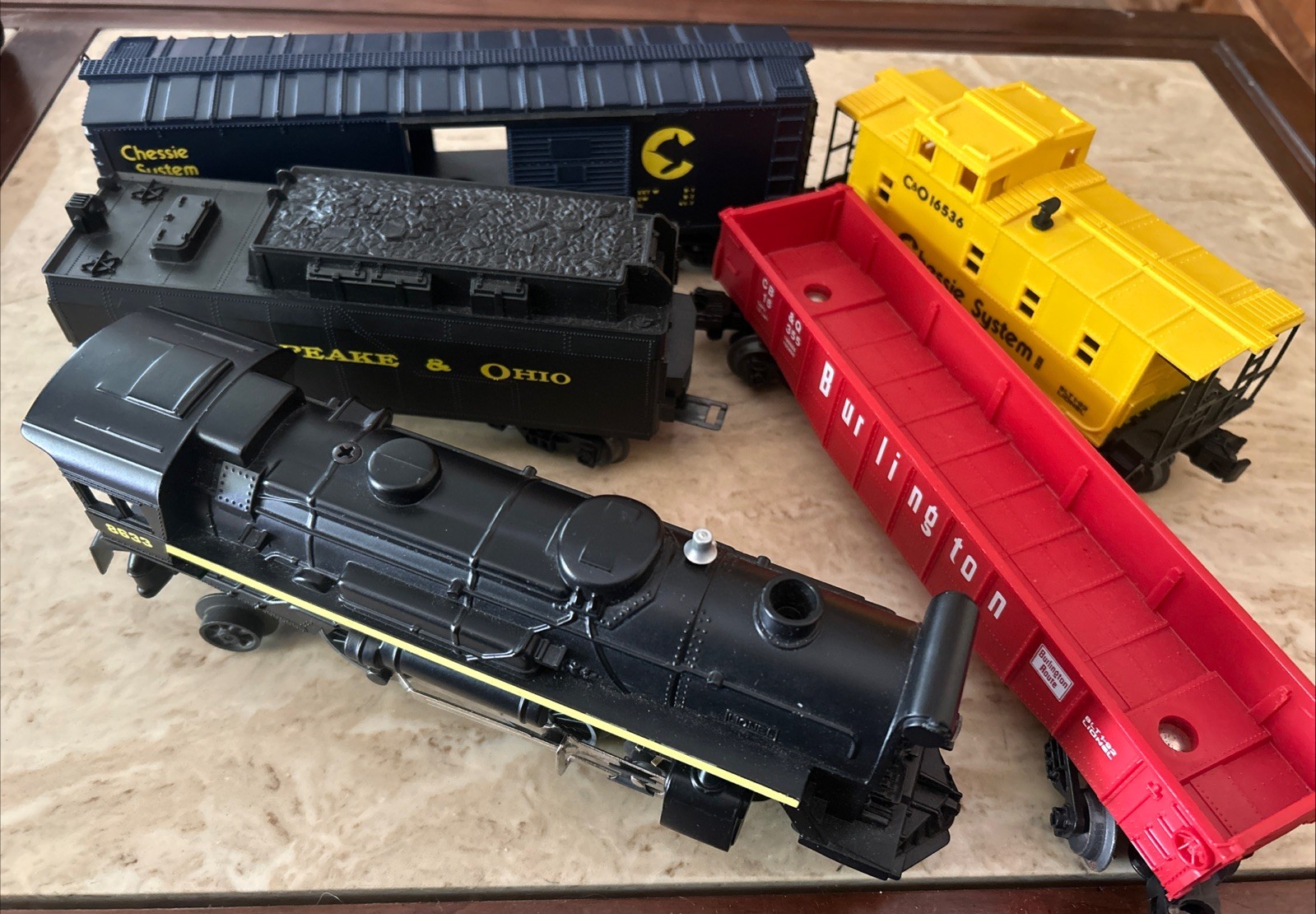 Lionel 8633 O Gauge Chesapeake & Ohio 4-4-2 Steam Locomotive, C&O Train Cars Lot