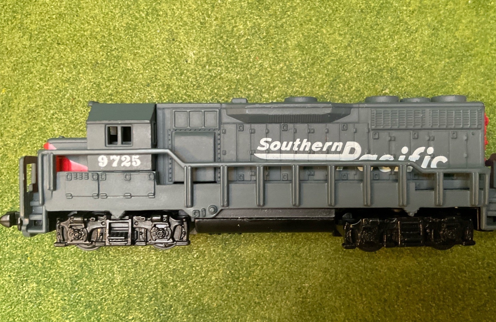 Southern Pacific SP 9725 N Scale Dummy Locomotive Train Engine 4.5” w Box