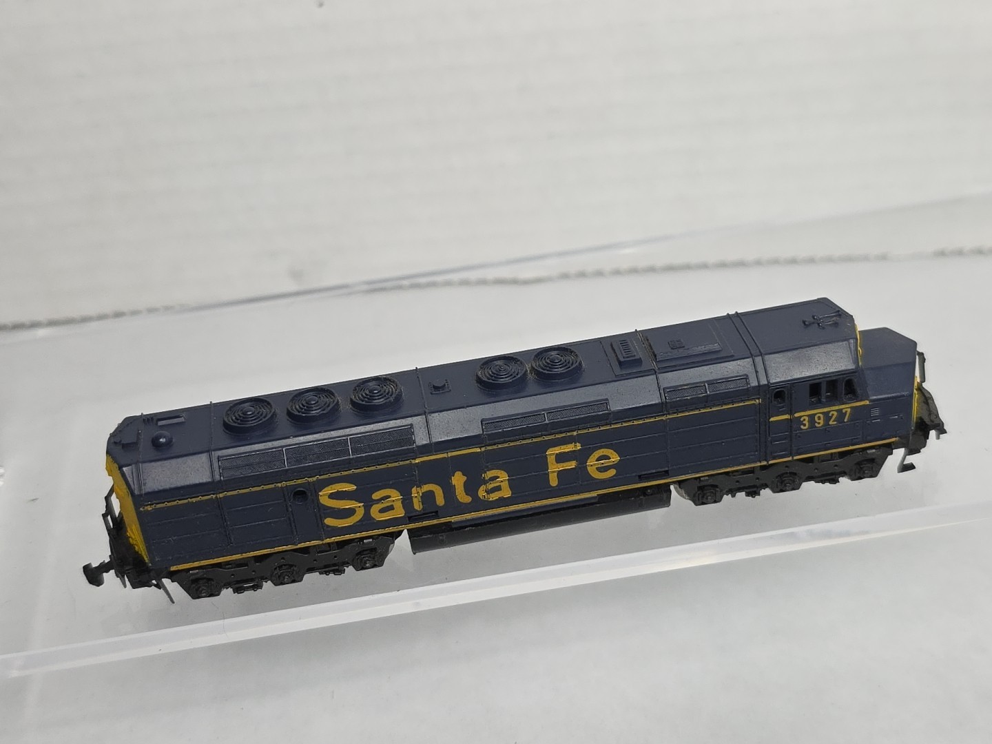 N Scale Lima Santa Fe ATSF 3927 SD-75 Diesel Locomotive Runs Read Description (A
