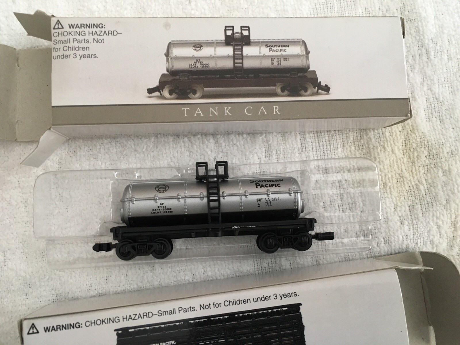 Miniature Southern Pacific Train Cars. New with the box. 6-total