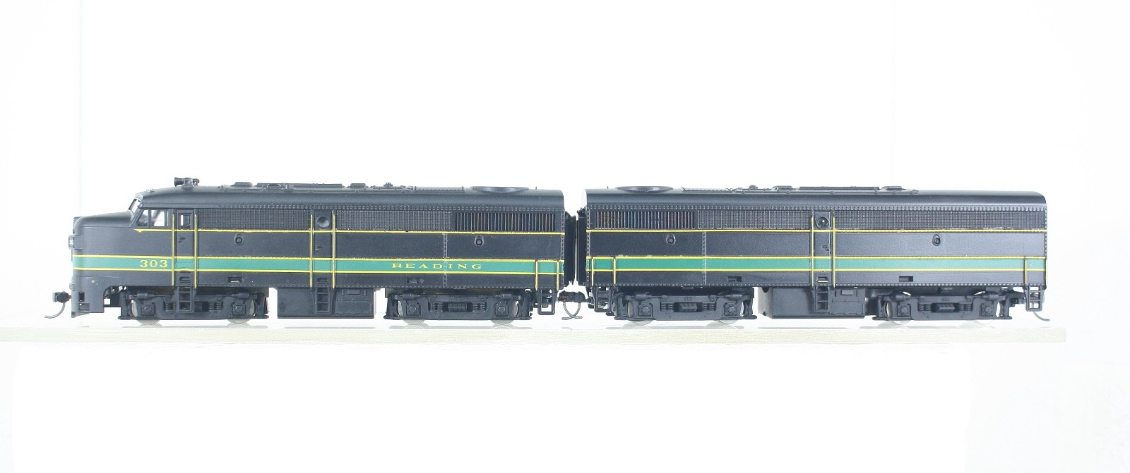 HO Model Power / Roco Reading FA-2 FB-2 Diesel Locomotive Set Powered & Dummy