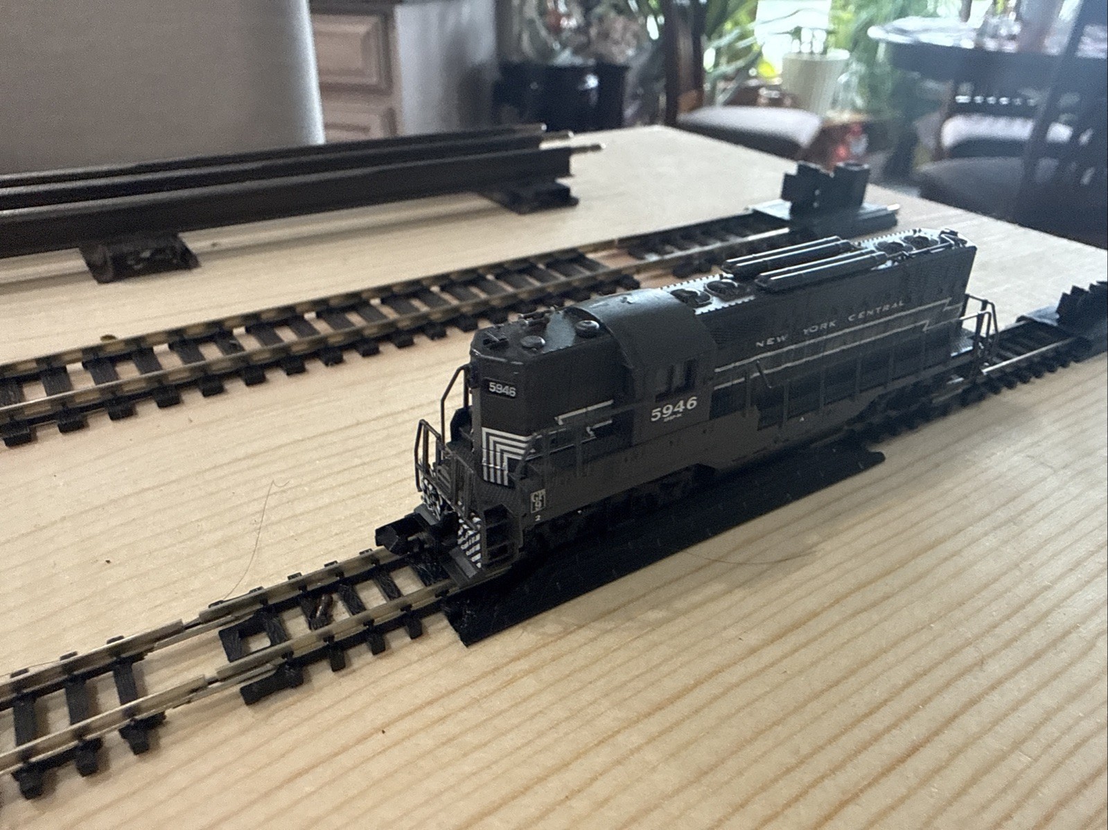 Atlas N Scale Locomotive #48413 GP-9 TT NYC New York Central #5946 NY