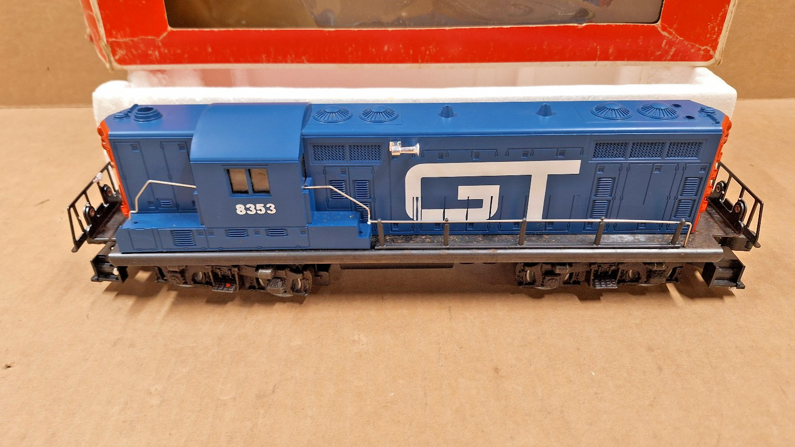 Lionel 6-8353 Grand Trunk GT GP7 Diesel Locomotive O Scale in Box -Runs