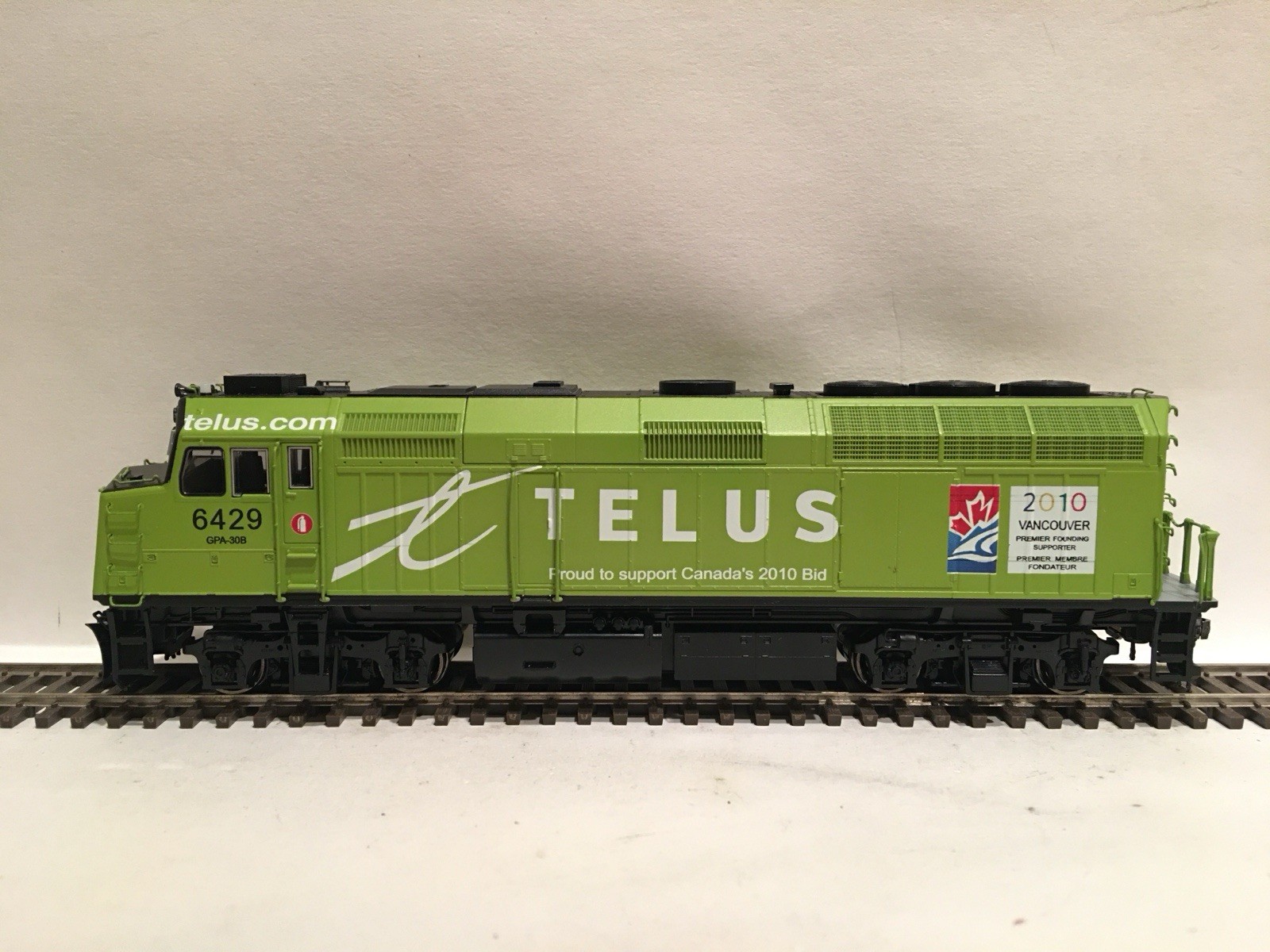 HO Kato Custom VIA Rail Telus EMD F40PH Diesel Locomotive #6429 DCC SOUND