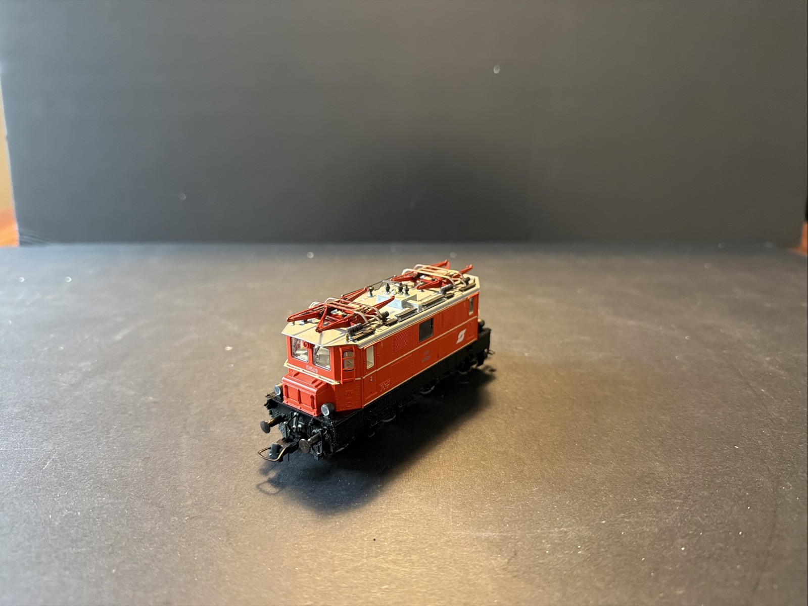 Roco 43700 HO OBB 1045 014-6 Diesel Locomotive R.31