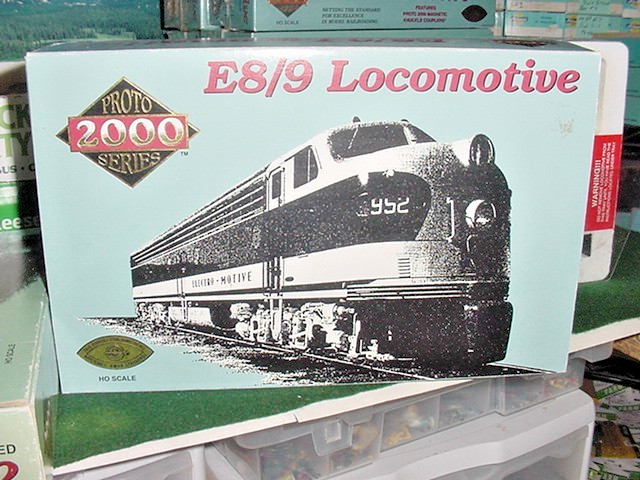 HO Scale ***ILLINOIS CENTRAL** E8/9 Locomotive #4022 – Proto 2000 Life-Like 8713