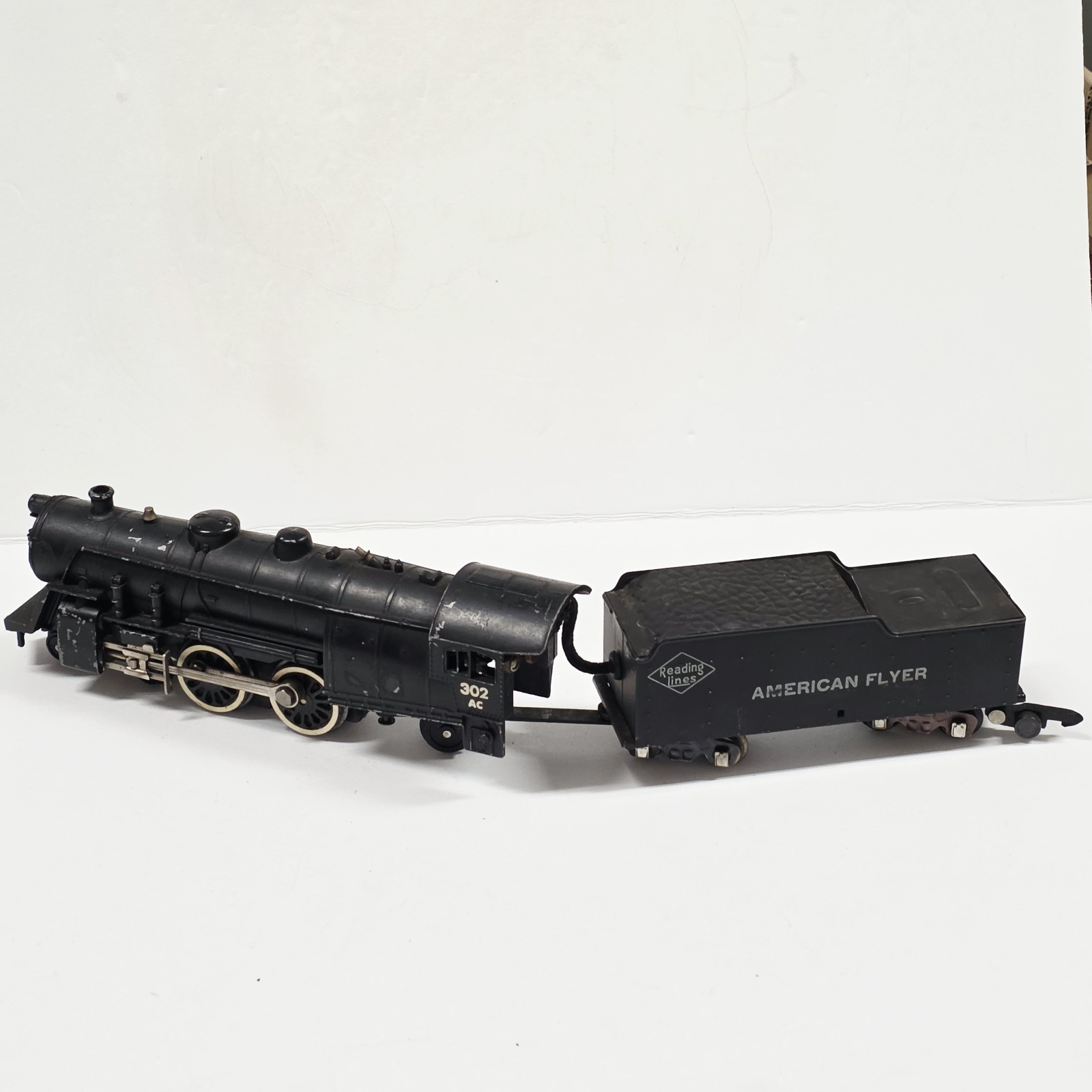 AMERICAN FLYER 302 S-GAUGE STEAM LOCOMOTIVE READING LINES