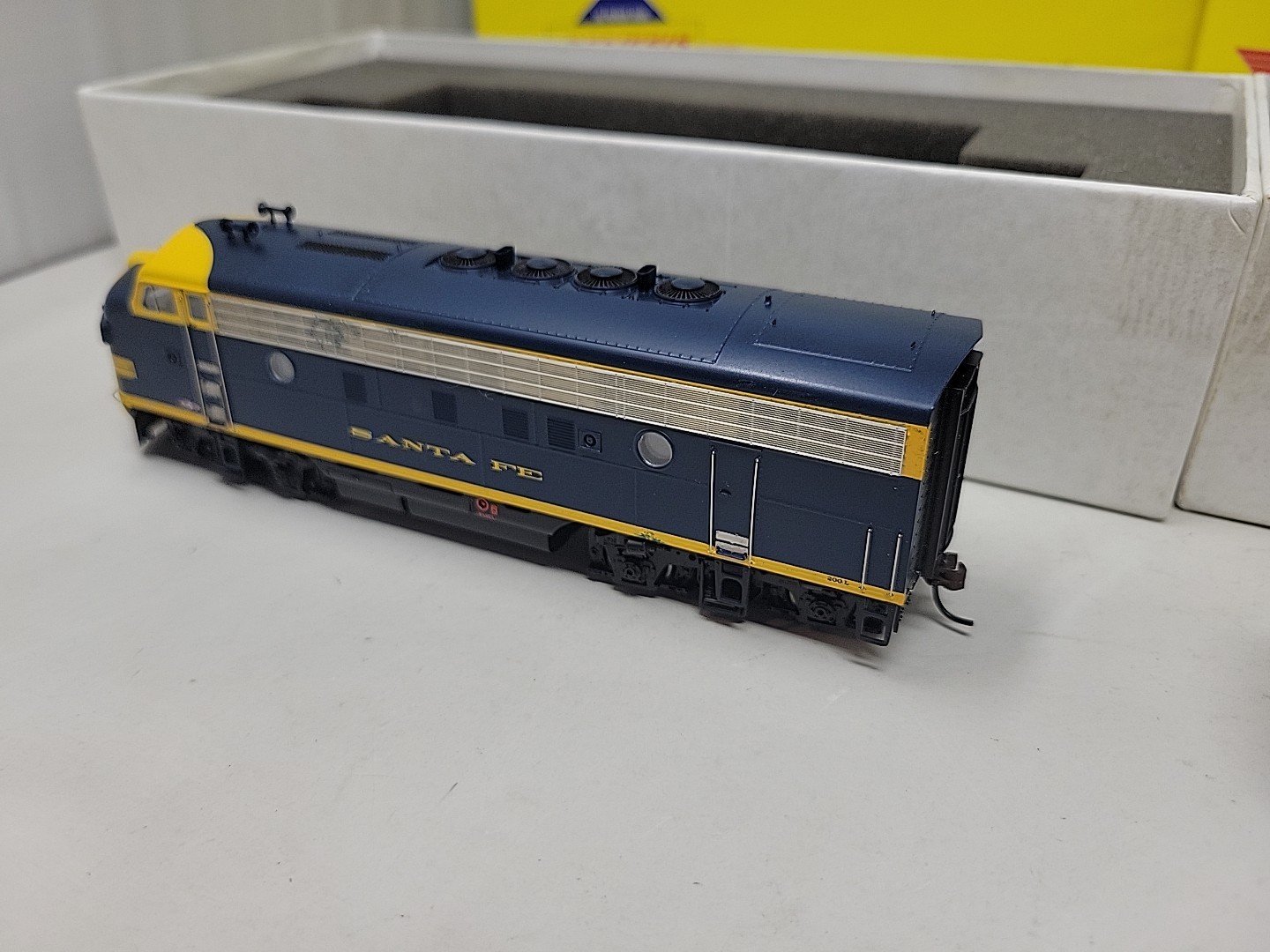 HO Scale Athearn Genesis 0G2502A ATSF Santa Fe F3 A/B Diesel Locomotive Set