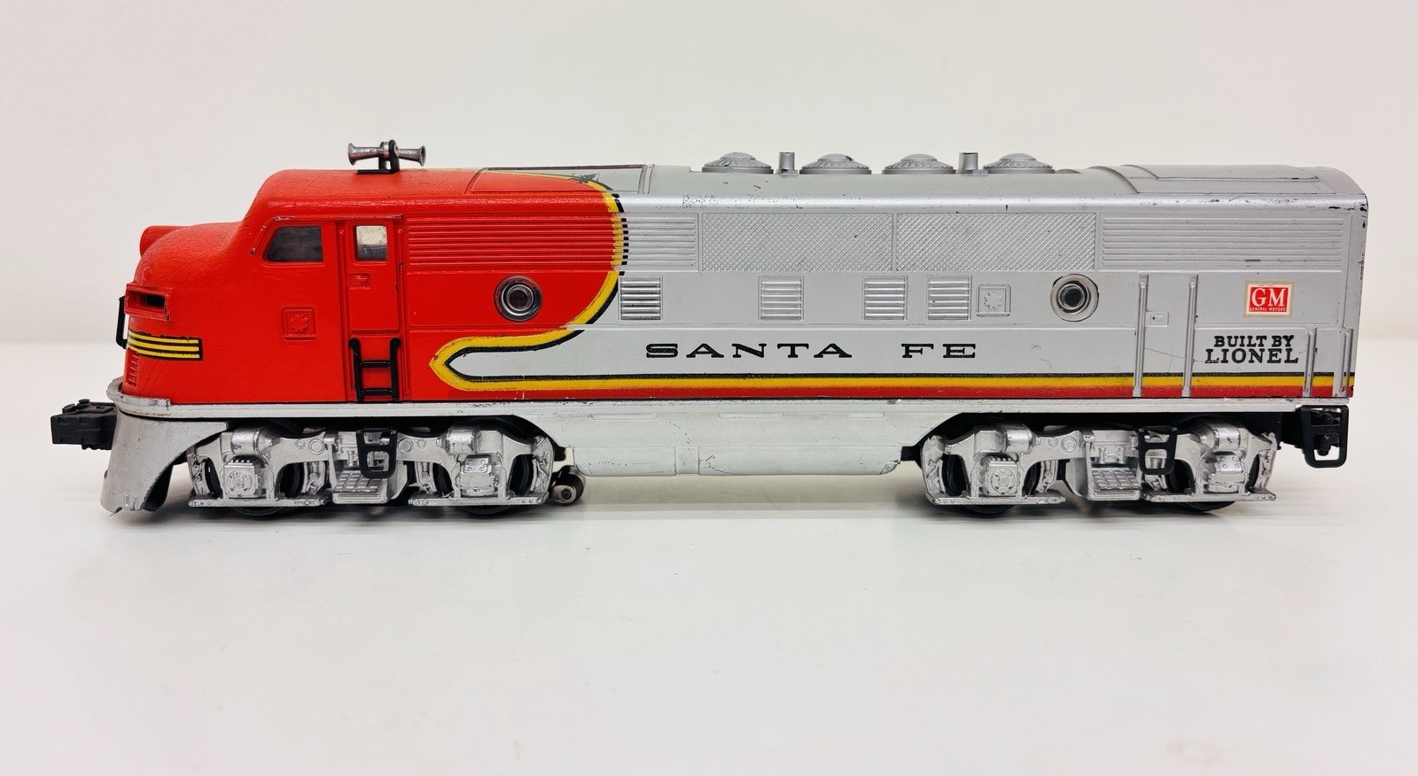 Lionel Postwar Santa Fe F3 Dummy Non Powered Diesel Locomotive 2333