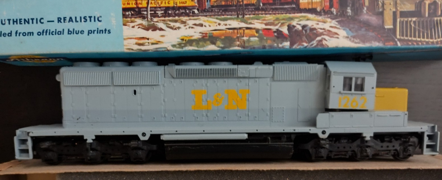 HO Scale Athearn GP 40 Louisville Nashville L&N Locomotive no 1242 DUMMY