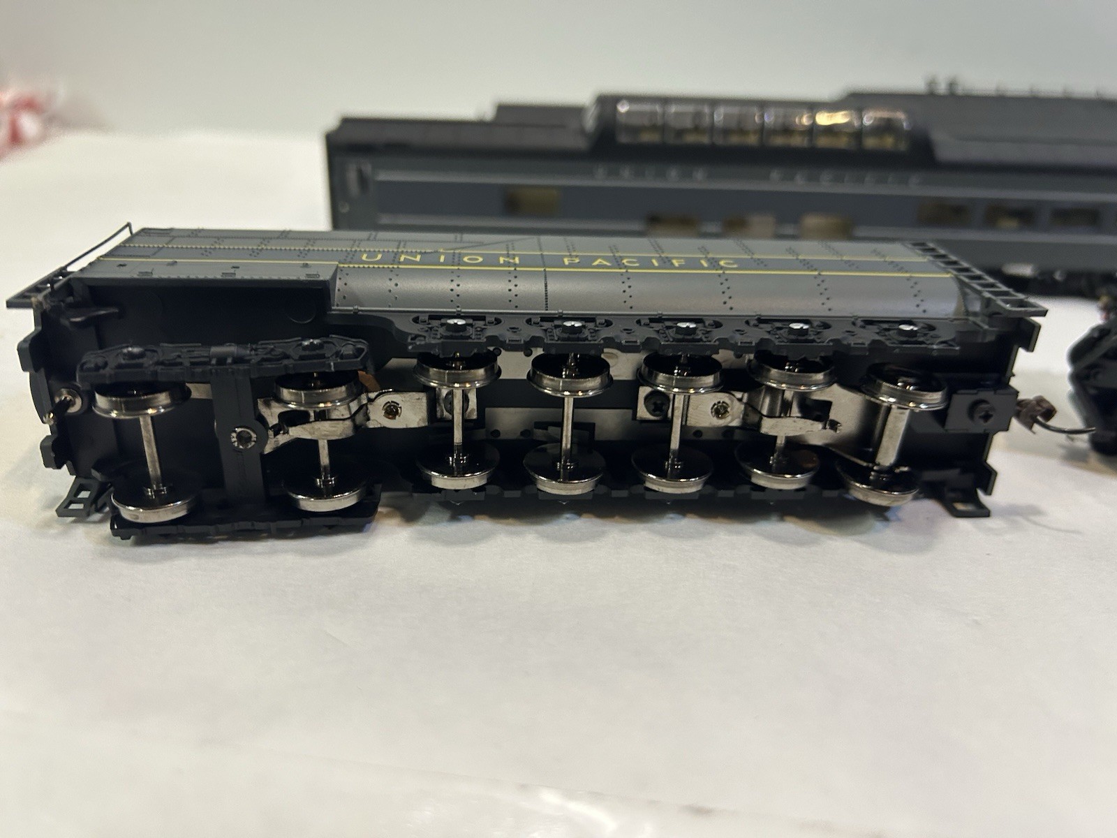 Rivarossi R5470 Steam Locomotive Union Pacific #843 Bonus 4 Rivarossi Cars