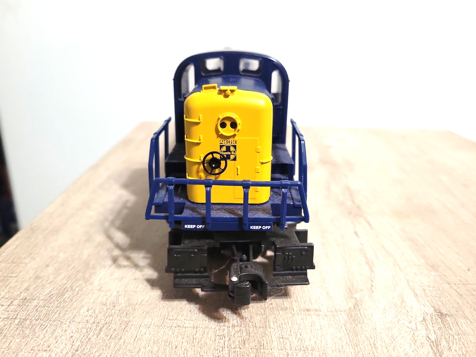 Lionel O Gauge Santa Fe #2363 RS-3 Diesel Engine w/ATSF Caboose & Gondola