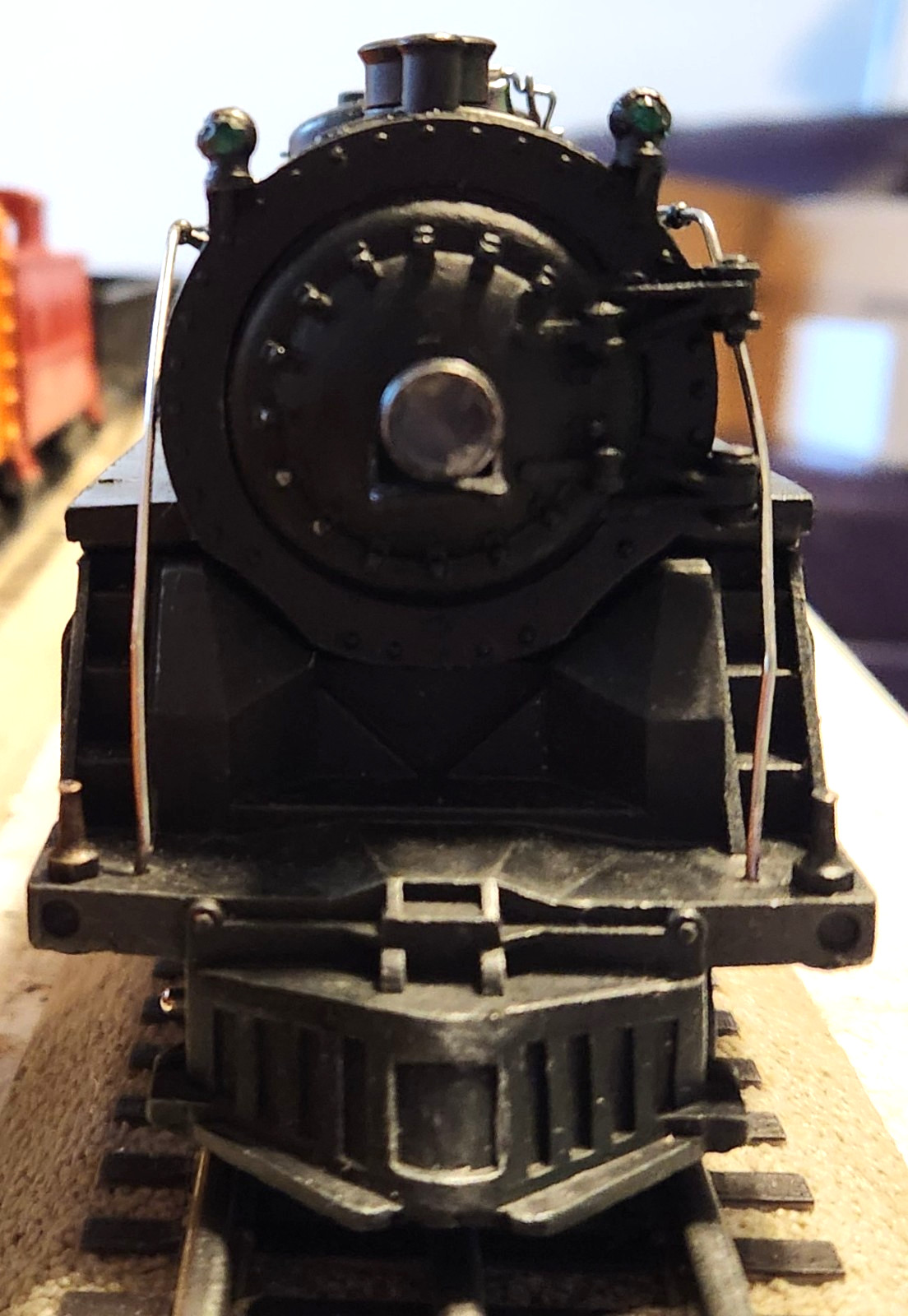 Lionel 226E LOCOMOTIVE ONLY IN GOOD CONDITION CLEAN AND IT RUNS WELL.