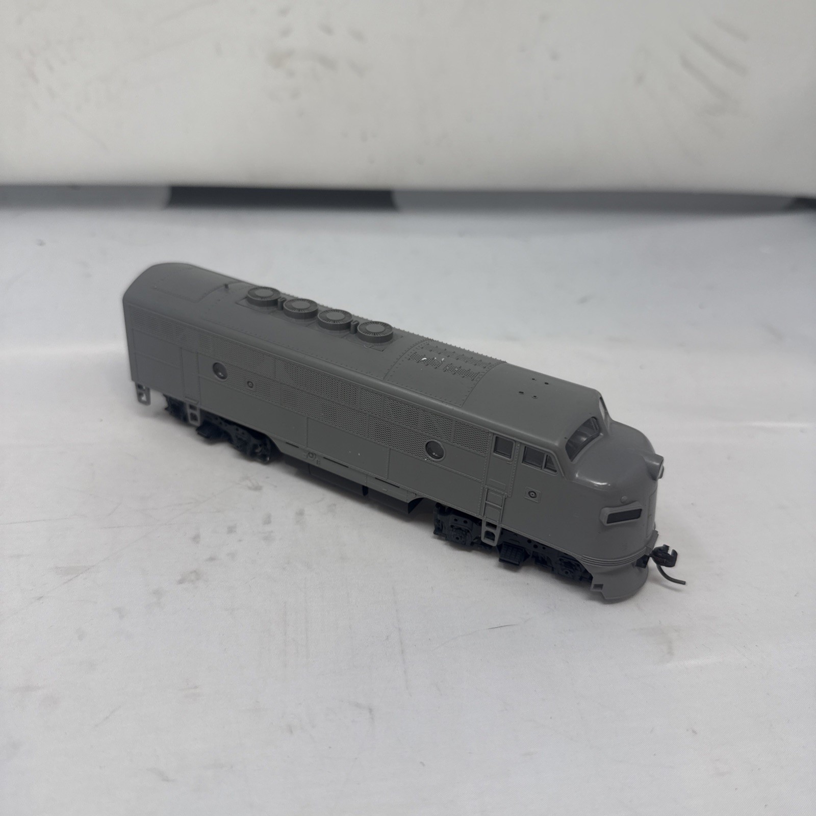 Stewart Hobbies HOScale F3A PHASE II UNDECORATED Diesel Locomotive #8100 NIB