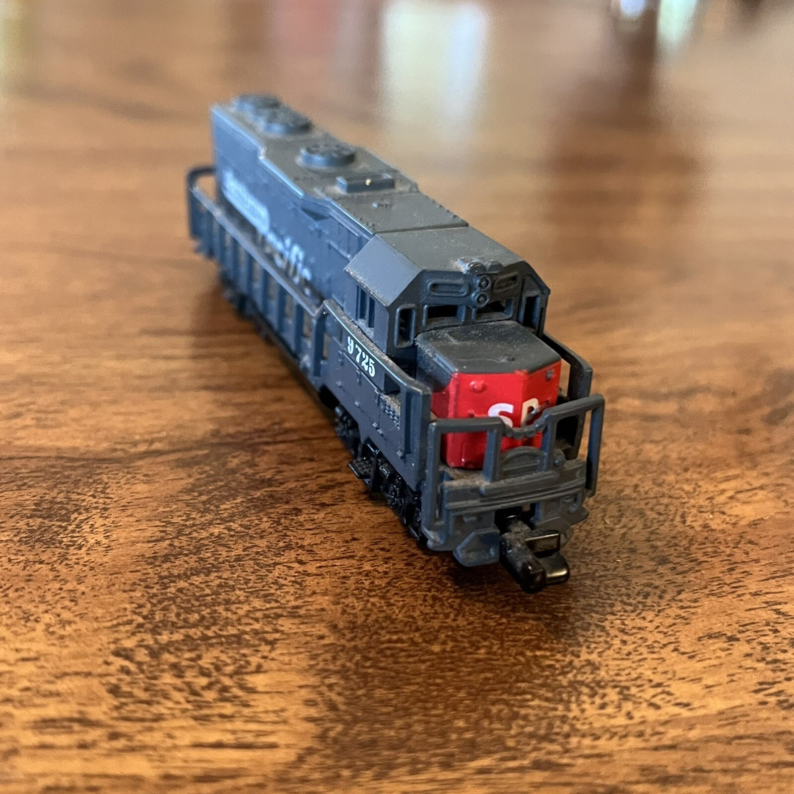 Southern Pacific Diesel Locomotive #9725 Model No 418 Dummy High Speed N Scale
