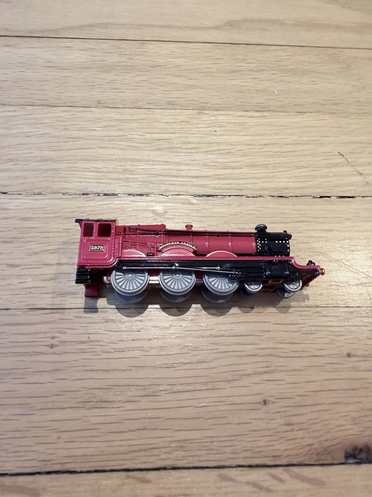 Harry Potter Hogwarts Express Steam Locomotive 5972 Red/Black