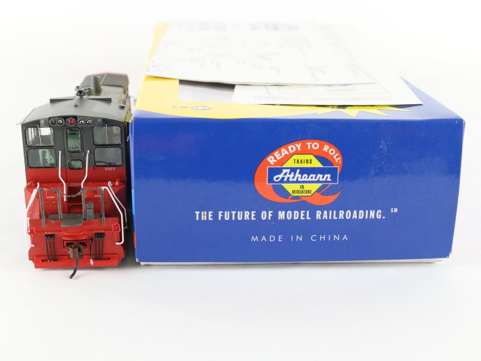 Athearn HO 96682 Southern Pacific 2523 SW1500 Worn Red Lettering Diesel Loco