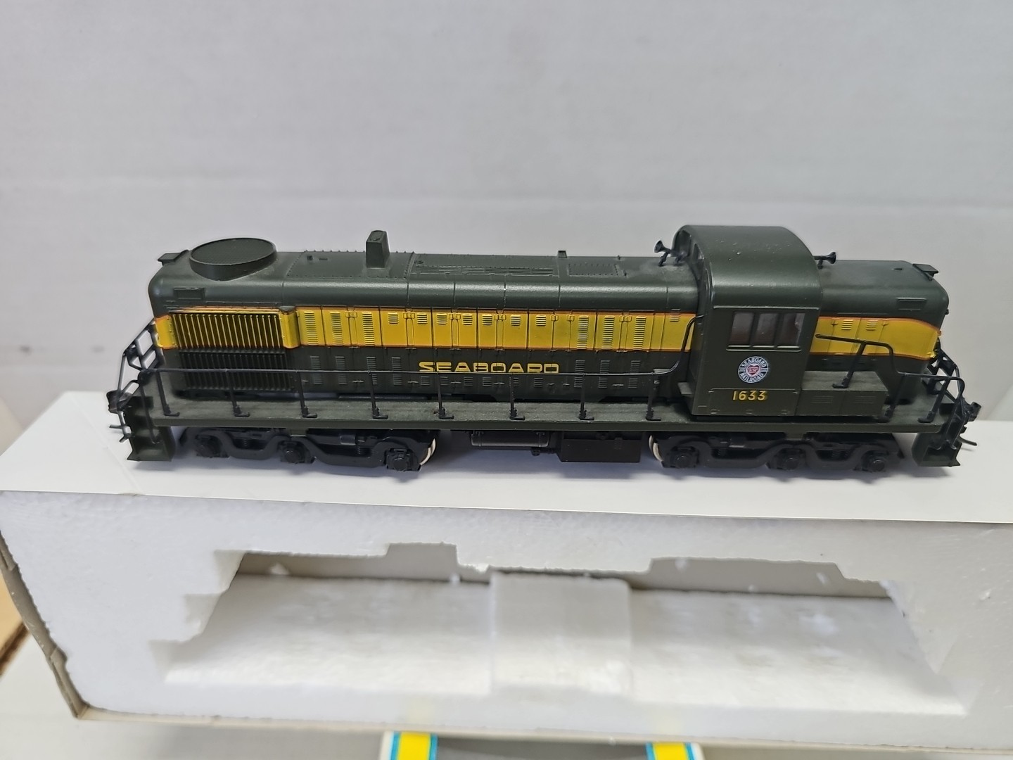 Atlas 8153 ALCO RS3 Seaboard Air Line SAL #1633 Ho Scale