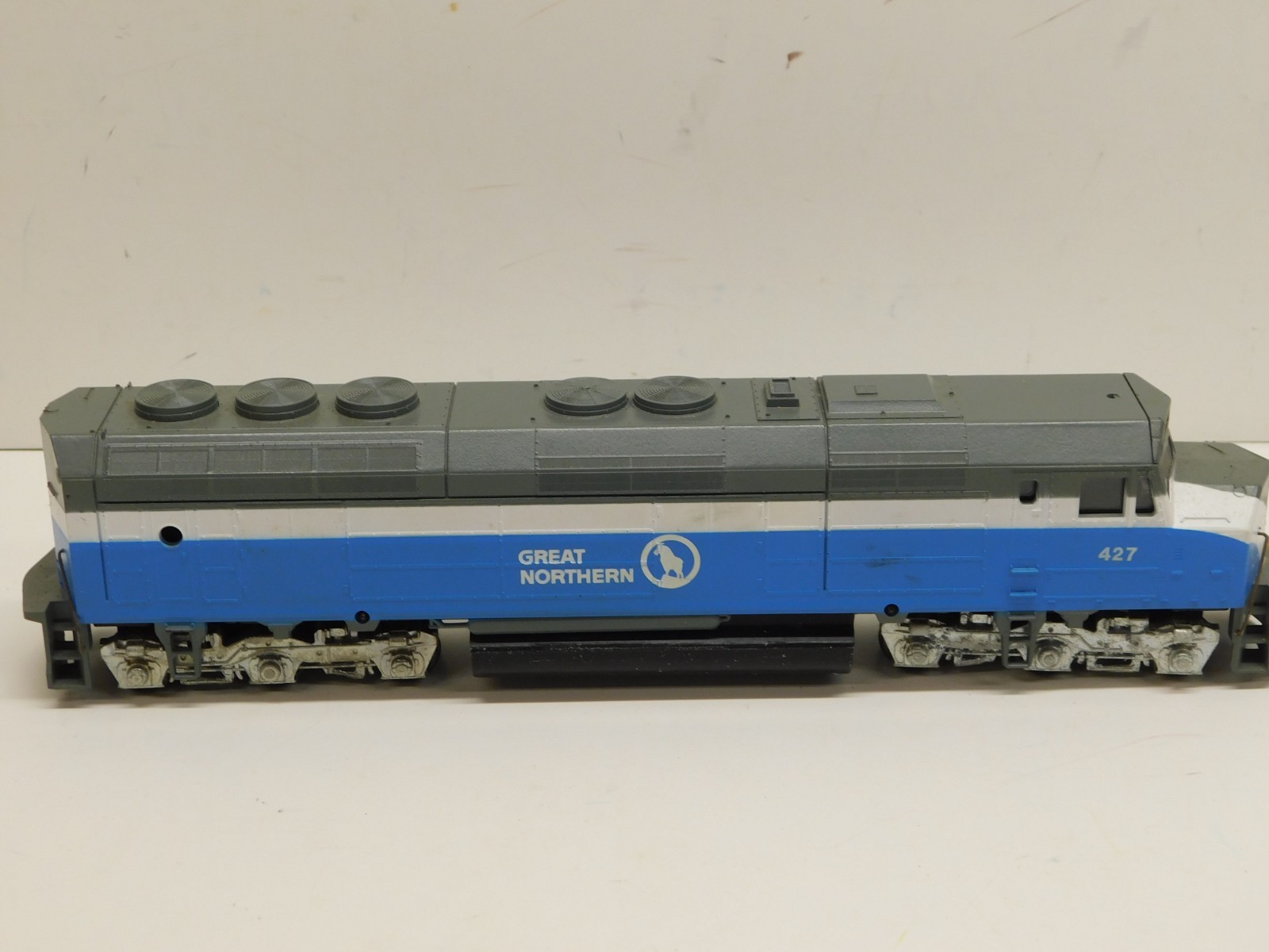Athearn HO Blue Box Great Northern FP45 Diesel Engine #427-Unpowered Dummy