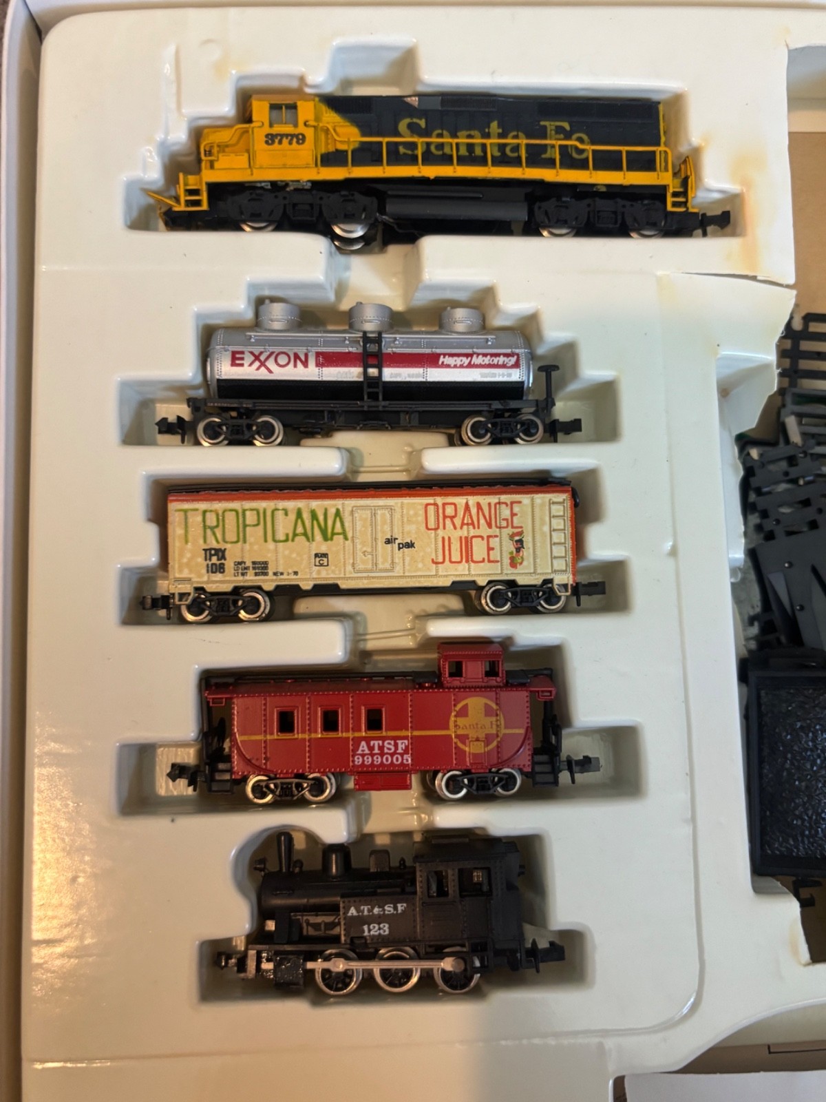 MODEL POWER: “N” Scale Electric Train Set: Golden Spike Series Mutt & Jeff #1183