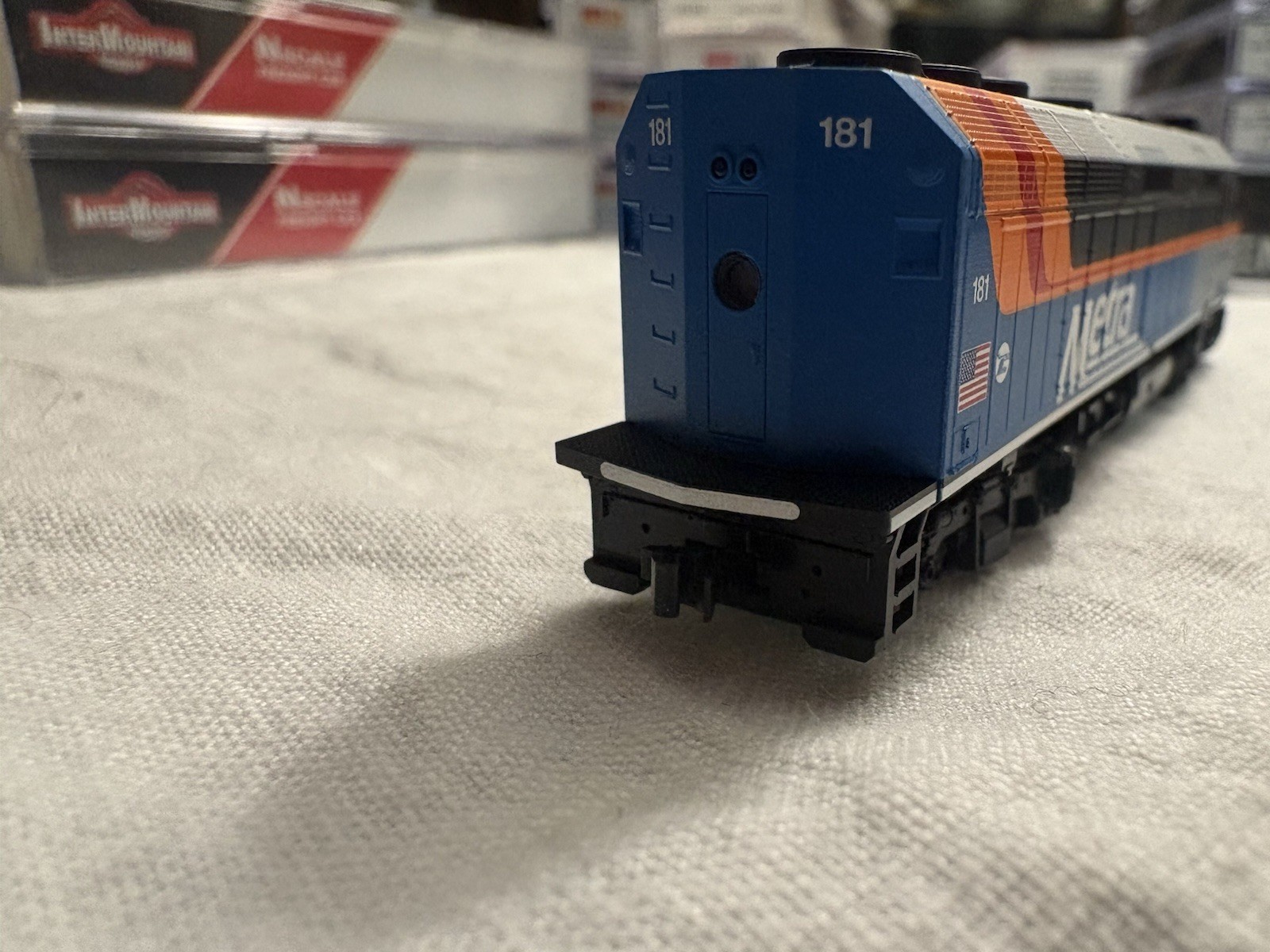 Kato N Chicago Metra F40PH METX #181 Village Of Schaumburg 176-9106