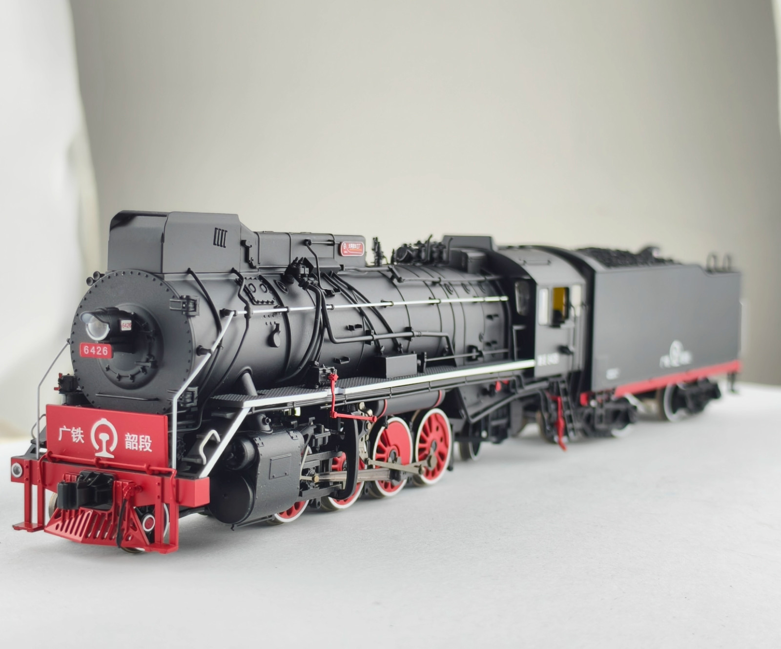 Kairyu China Railway JS 2-8-2 Steam Locomotive with Tender (DCC Sound & Smoke)