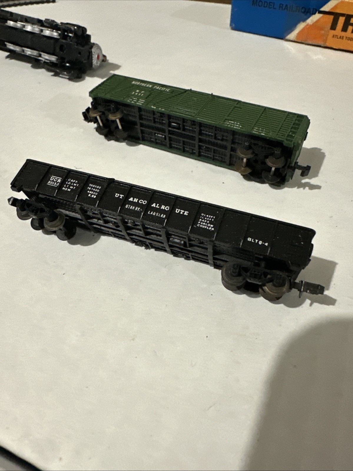 Aurora Postage Stamp Train N Scale #4859 Penn Central Locomotive Plus Lot