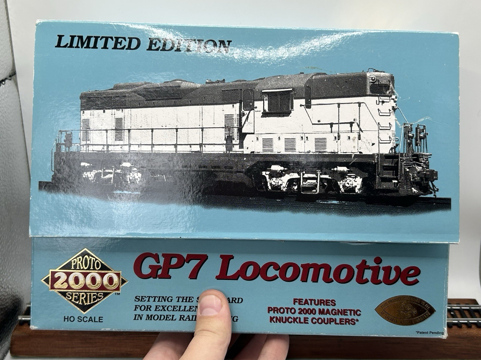 HO Proto 2000 GP7 Phase 2 W/ Dynamic Brakes & Drop Steps PRR – (DCC FITTED)